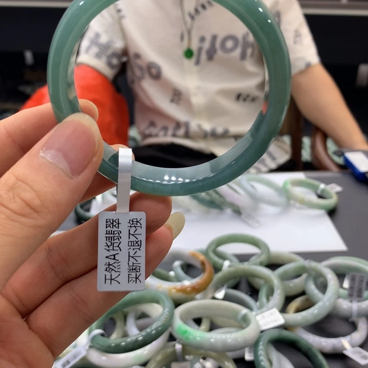 巨***座翡翠手镯未镶嵌22344444433444555