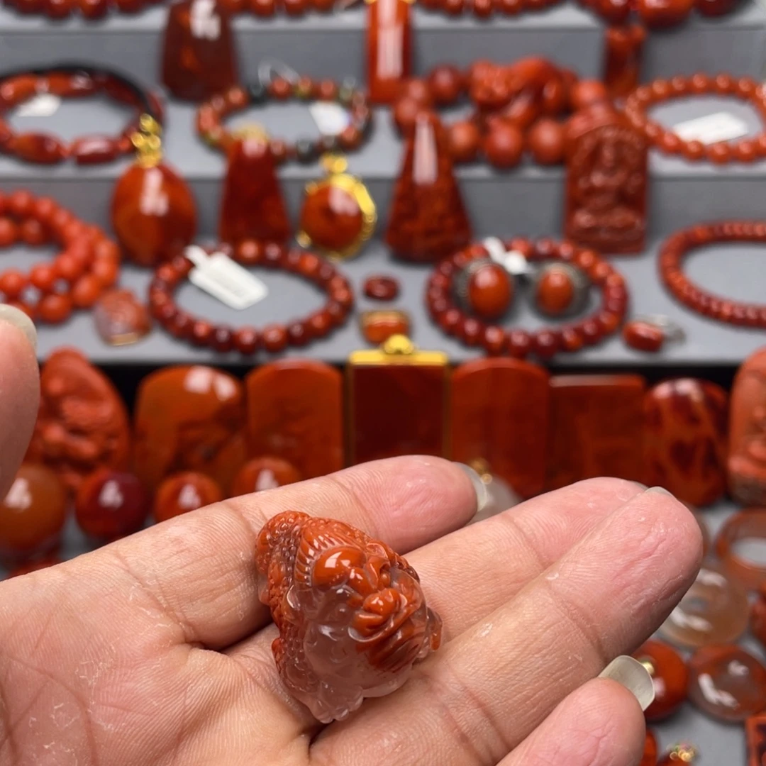 南红玛瑙未镶嵌珠宝奇石吊坠