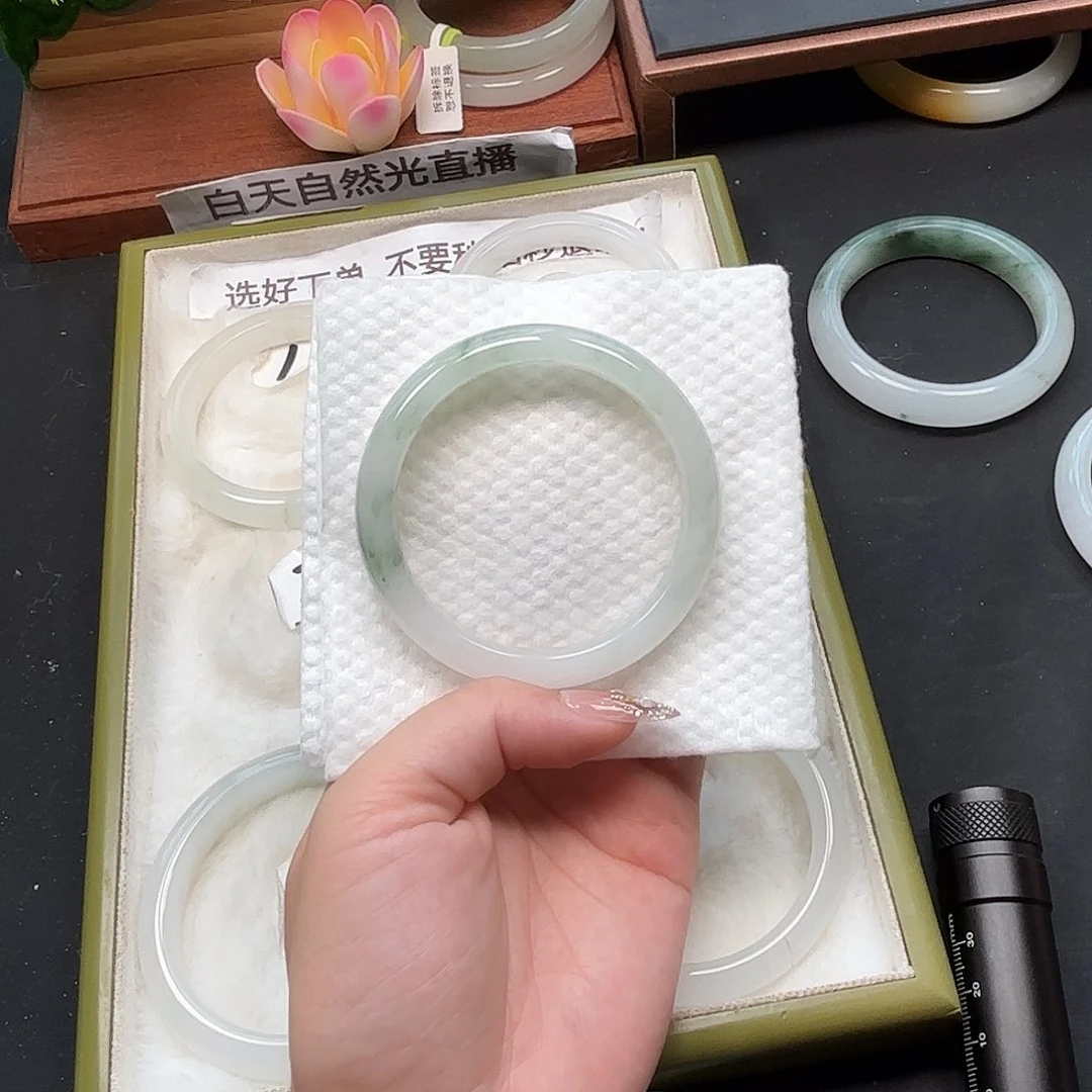 石英质玉手镯未镶嵌ʚ**升17