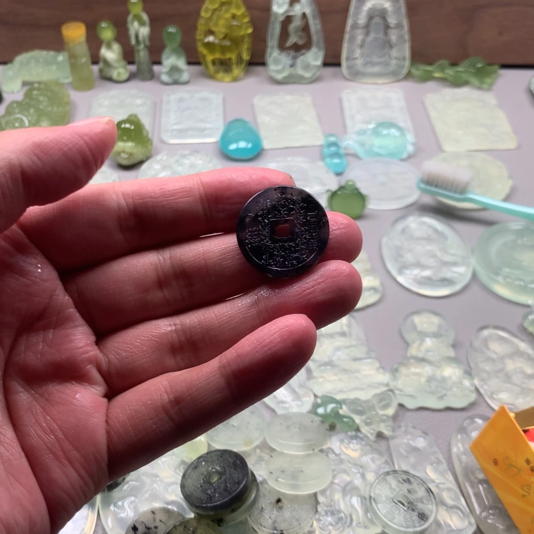 蛇纹石玉颈饰未镶嵌性****?