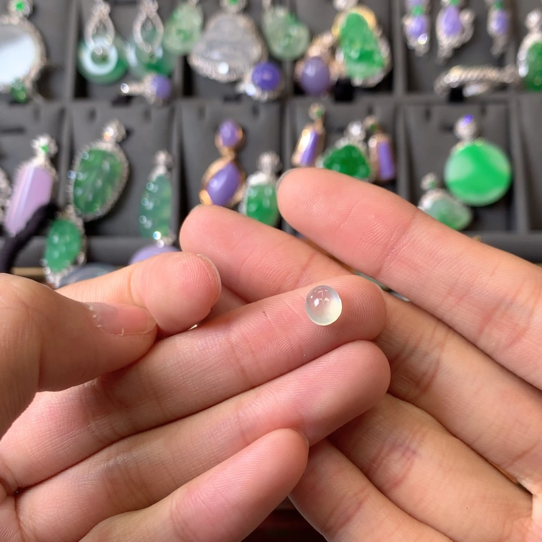 翡翠颈饰未镶嵌裸石