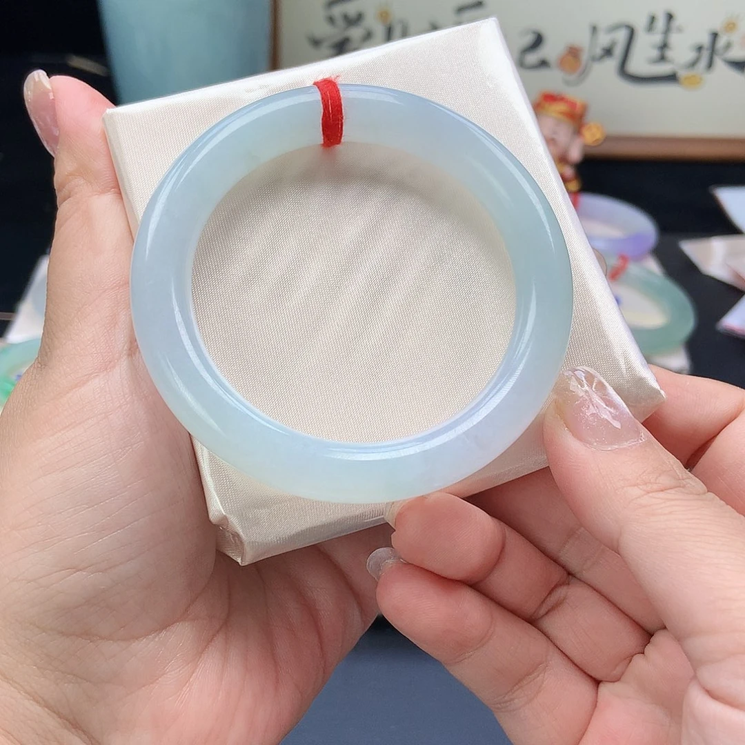 红***豆未镶嵌手镯翡翠手镯
