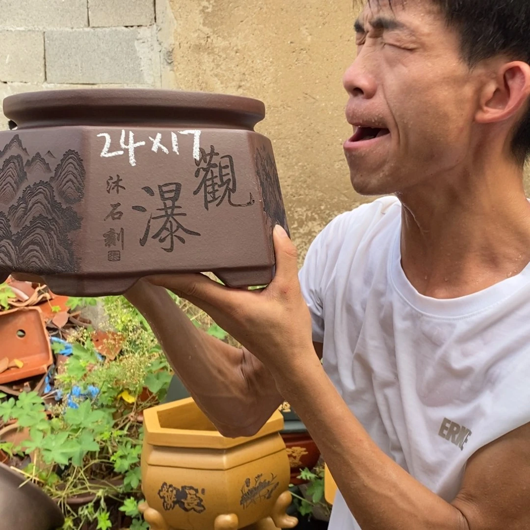 紫砂花盆紫砂艺术学院的学生