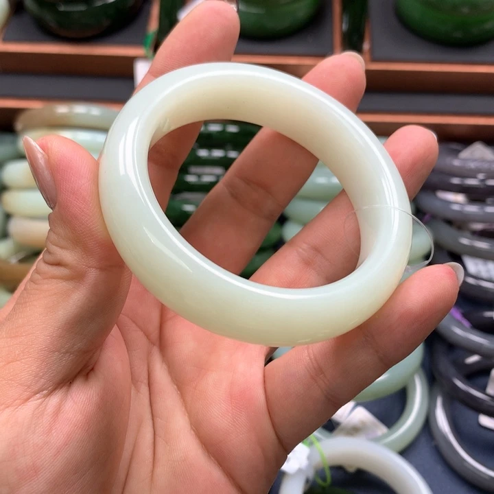 【闪购商品】未镶嵌手镯和田玉