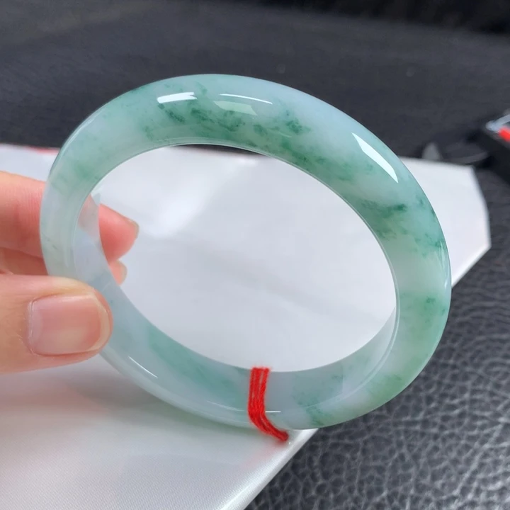 翡翠未镶嵌手镯