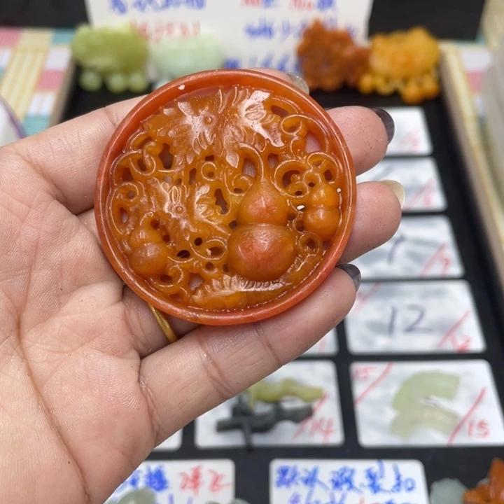 苏***鱼蛇纹石玉合金颈饰