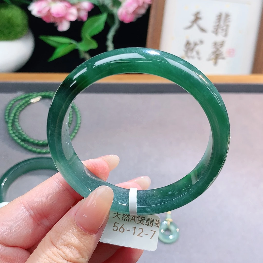 未镶嵌手镯（圆镯）翡翠