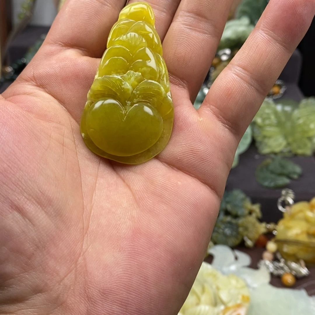 蛇纹石玉未镶嵌吊坠(不含链)