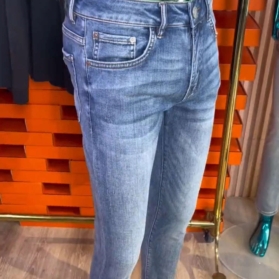 2025夏季薄款轻奢男士蓝色牛仔裤 百搭弹力休闲修身小直筒 长裤