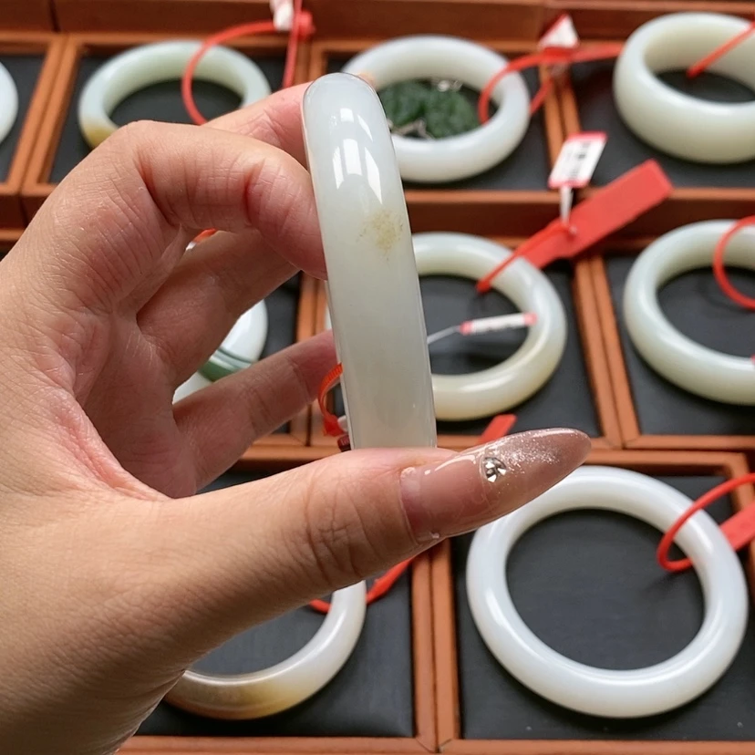 【闪购商品】未镶嵌手镯和田玉