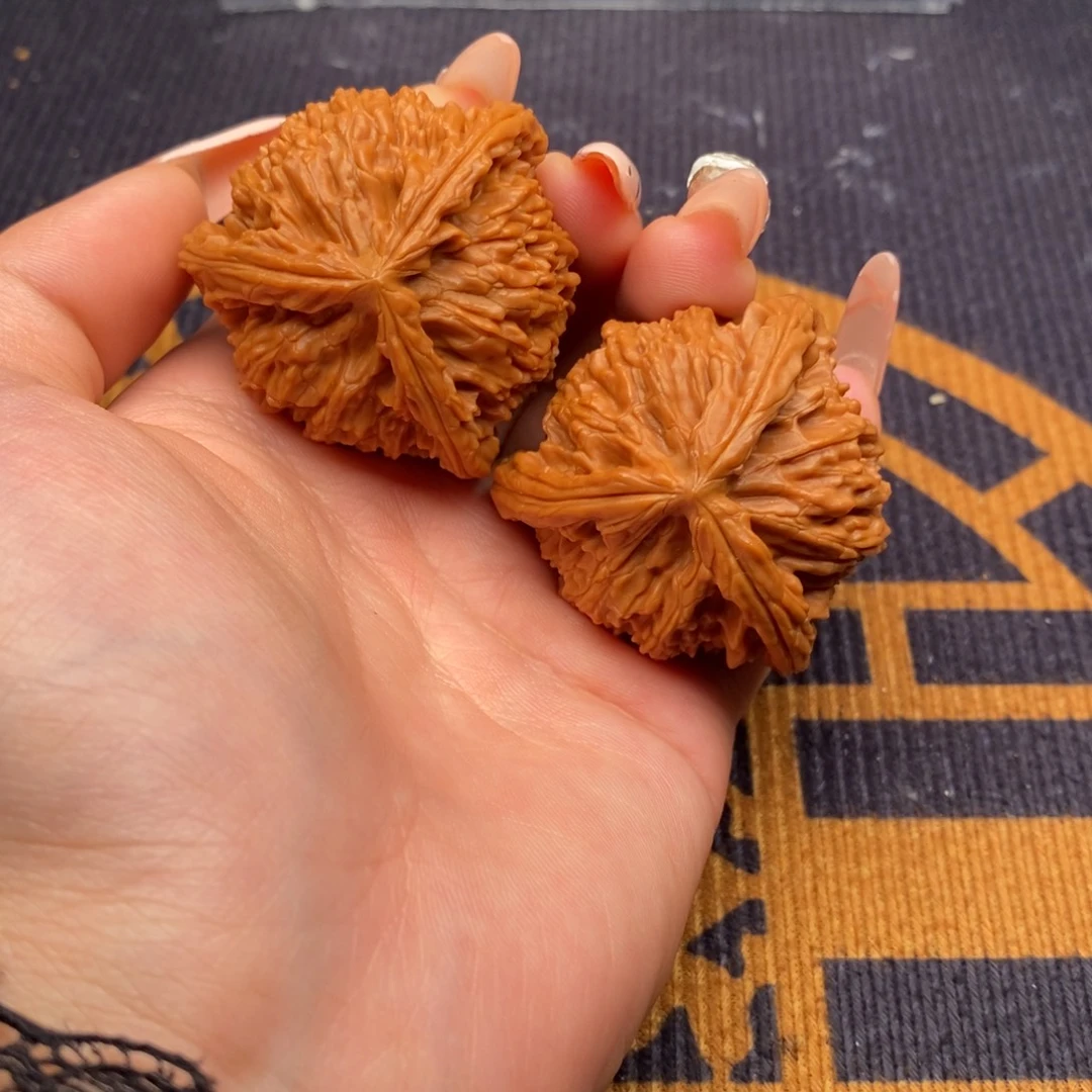 O***e文玩核桃吊坠白狮子