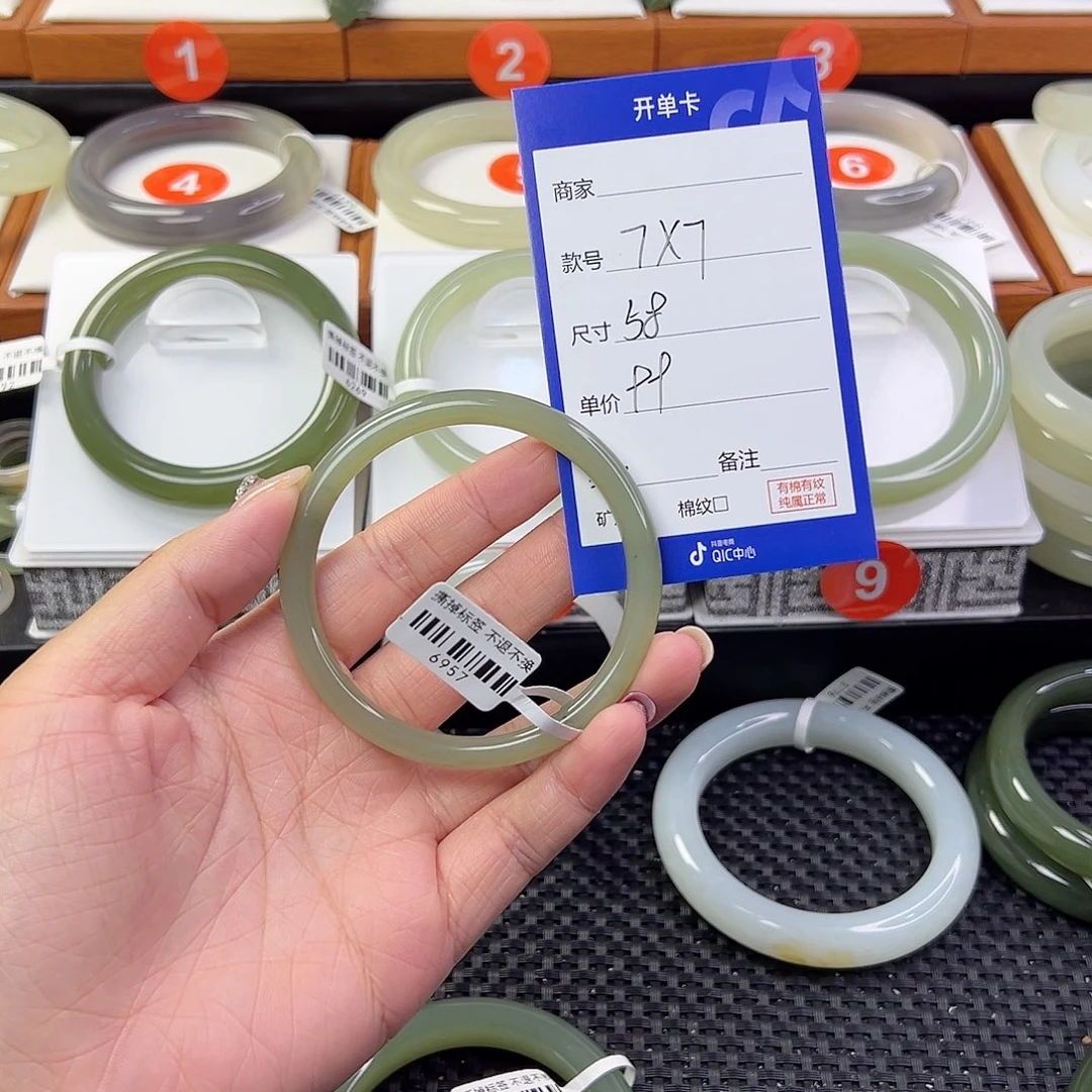 g***d未镶嵌手镯和田玉