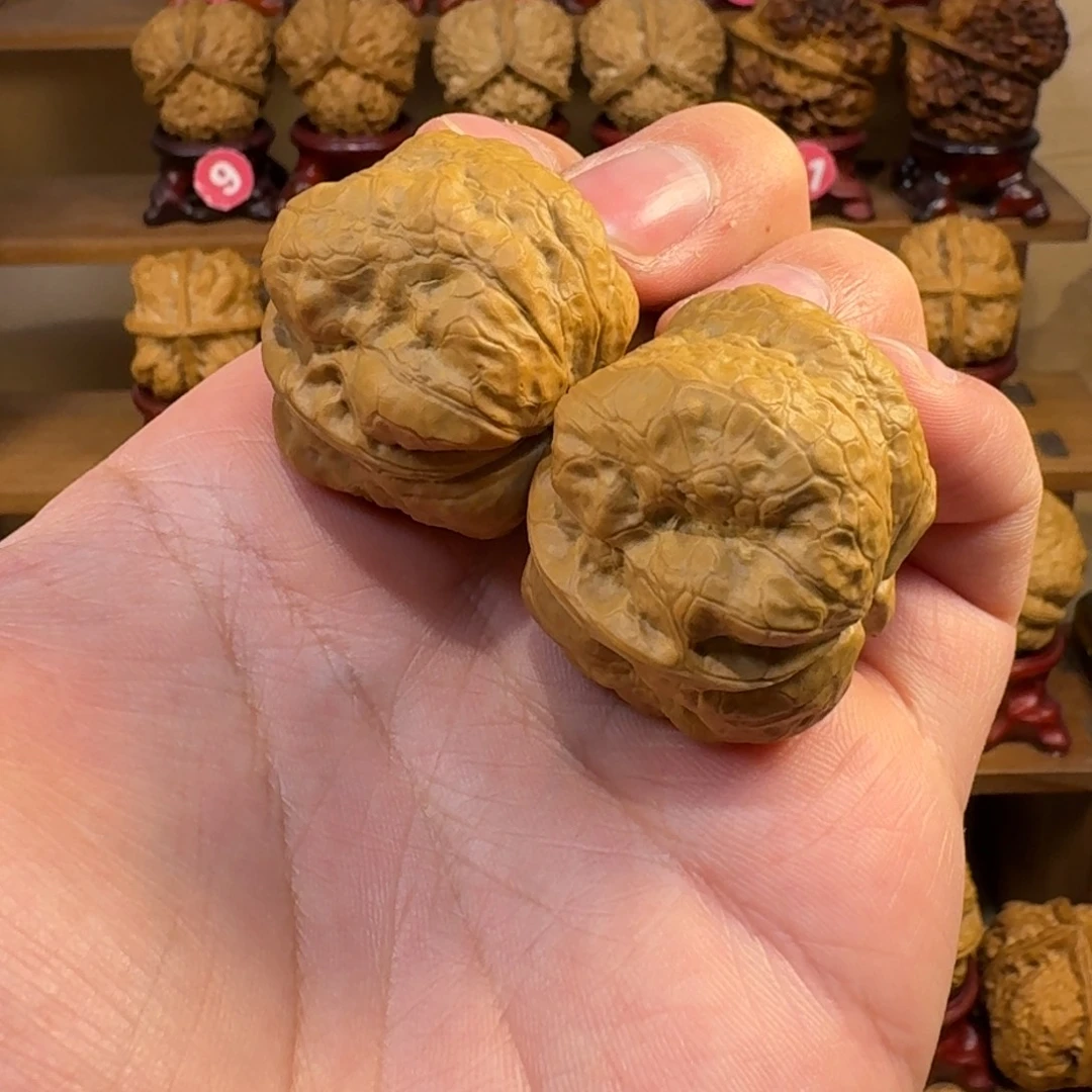 铁核桃把件肌肉尊金蟾