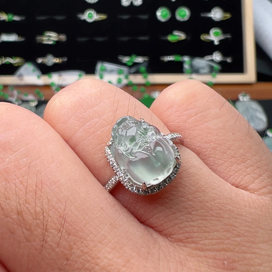 18K金镶嵌戒指翡翠貔貅10.6