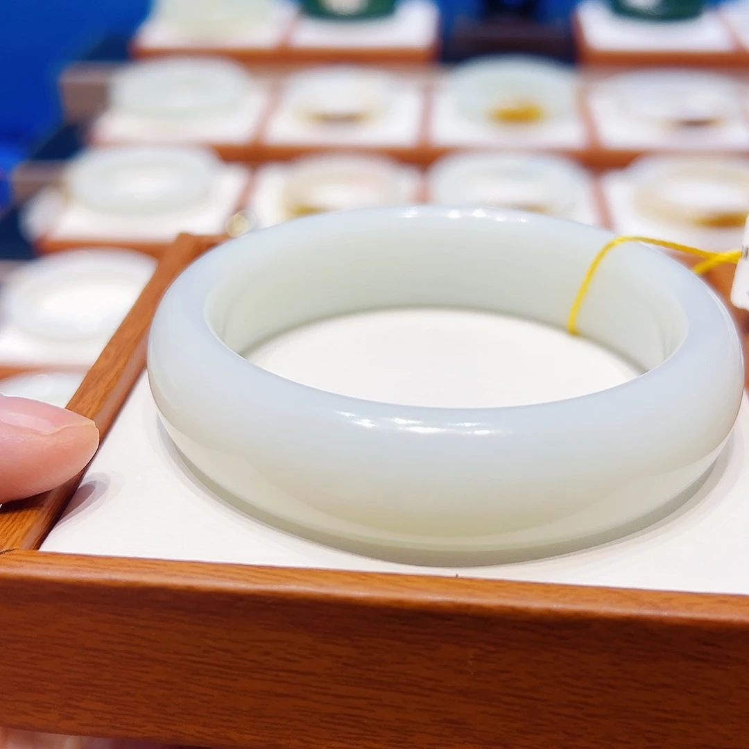 和田玉未镶嵌手镯羊脂白6061