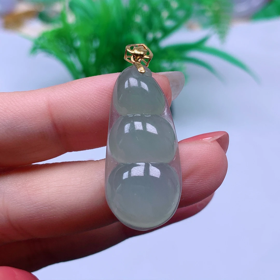 缅甸天然A货翡翠，冰晴福豆 编号695/117尺寸 32.5-15.3-6.9