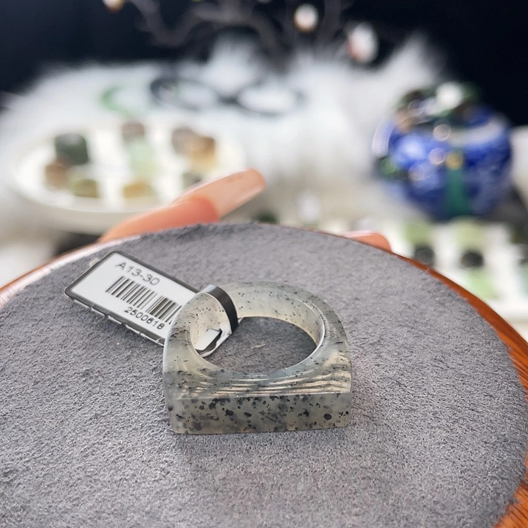 和田玉未镶嵌戒指c89 白底点墨马鞍17.6