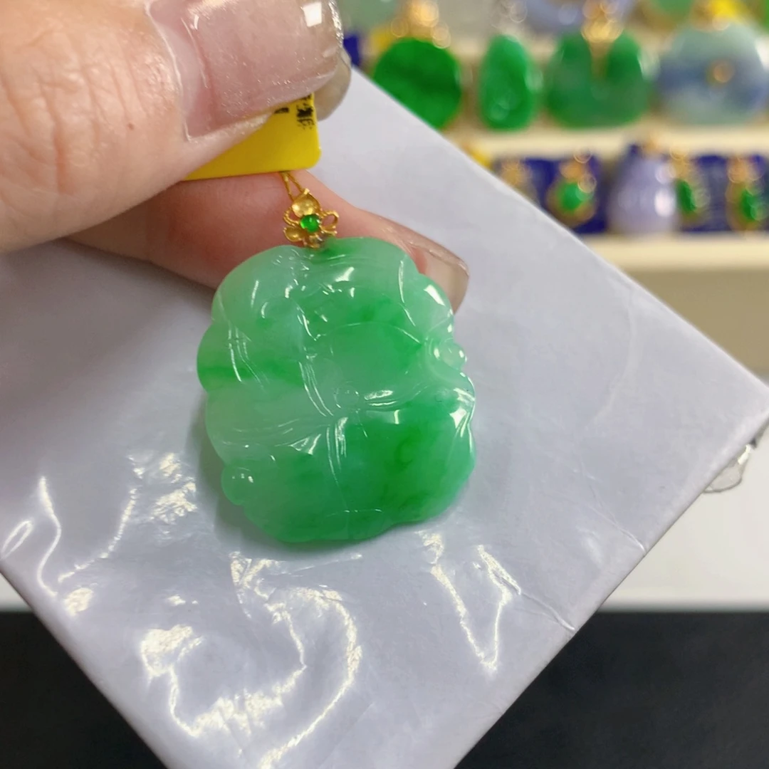 翡翠18K金镶嵌颈饰