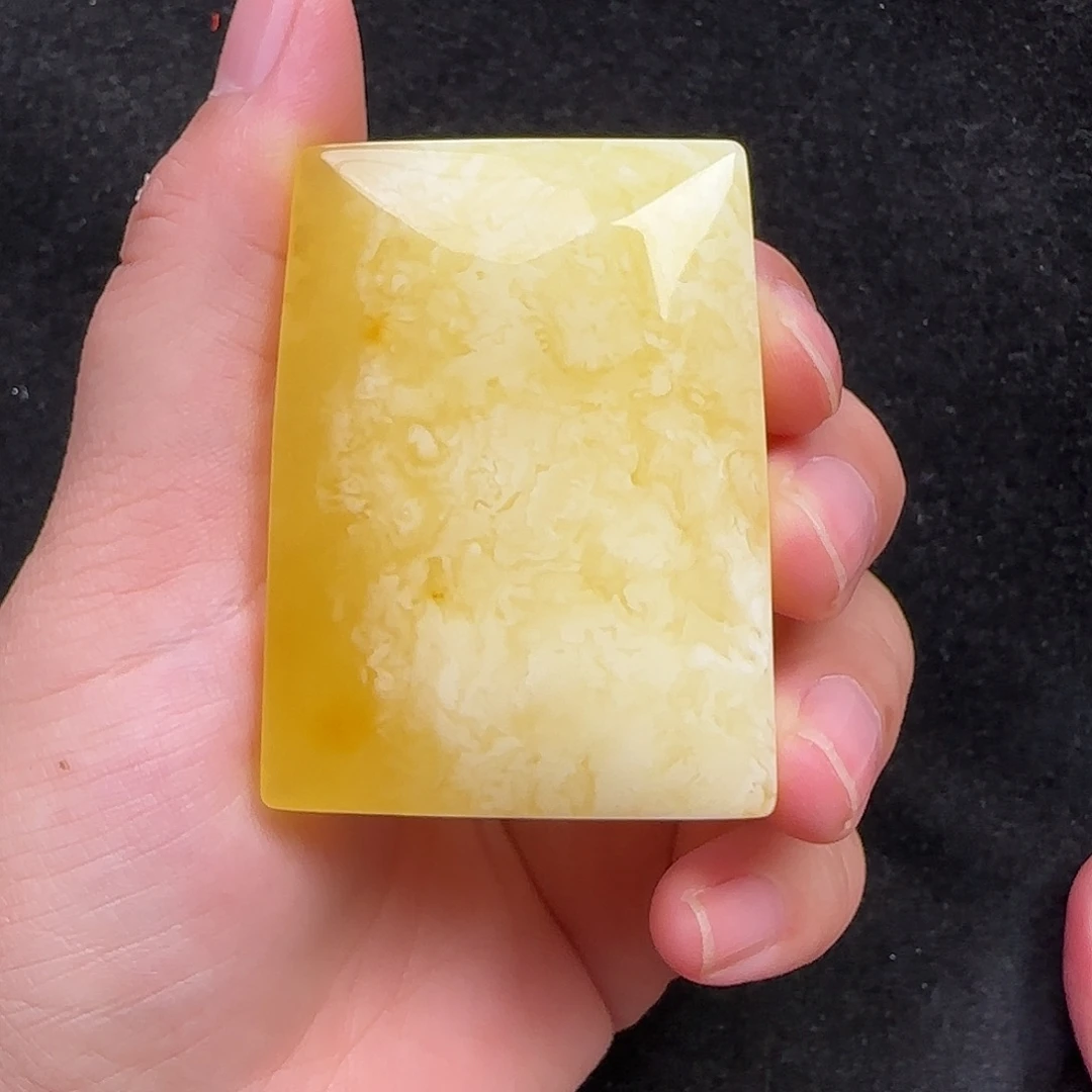 蜜蜡未镶嵌珠宝奇石