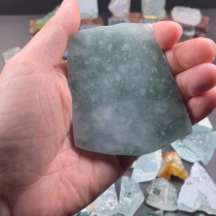 定制翡翠未镶嵌裁***缝