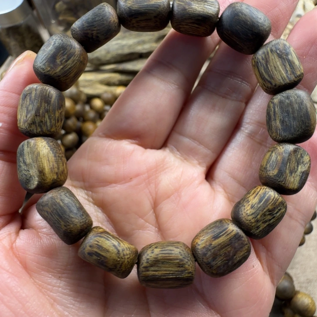 杨***姐沉香沉香碎屑奇楠金沙叶高油脂随形桶珠11.4g