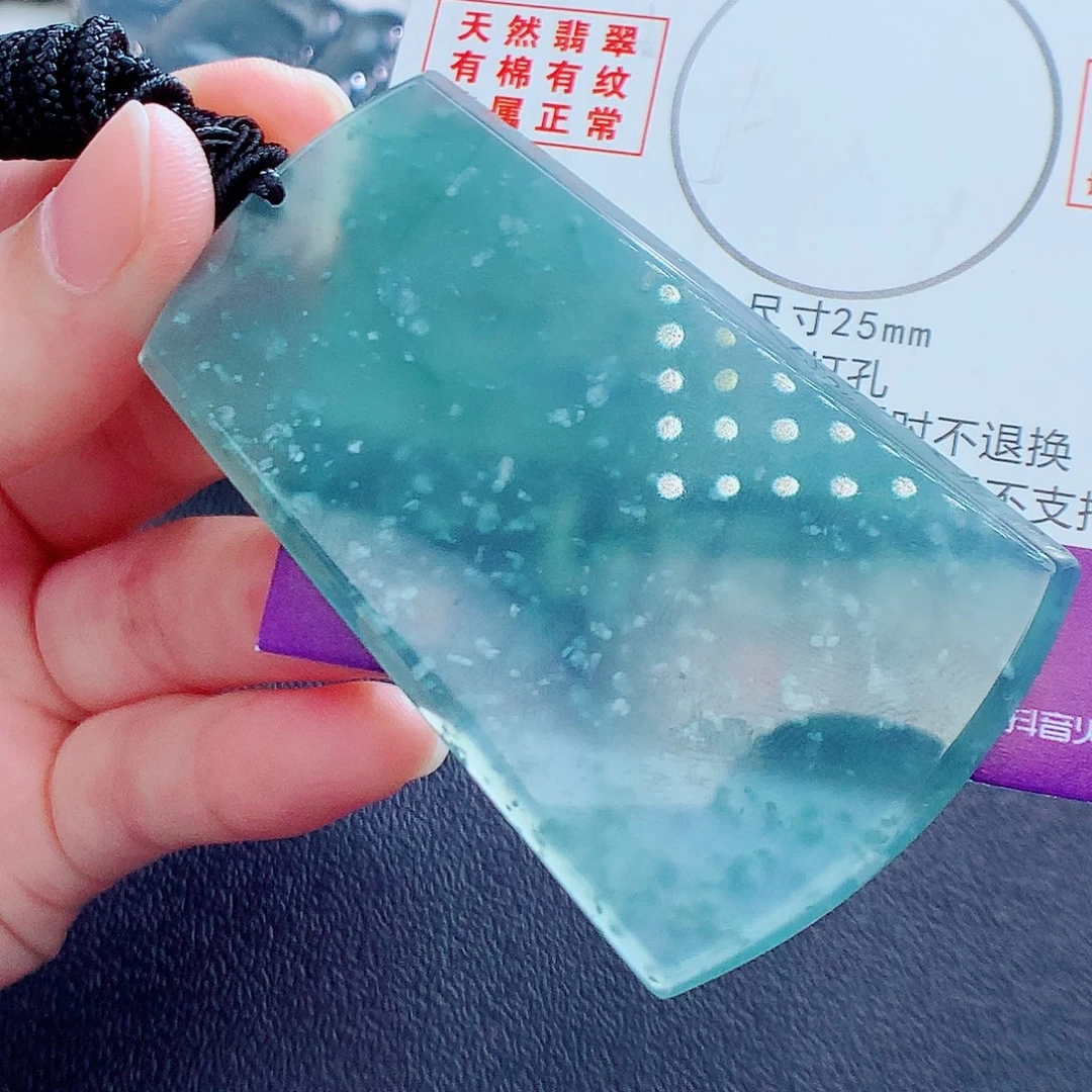 翡翠挂件未镶嵌翡翠
