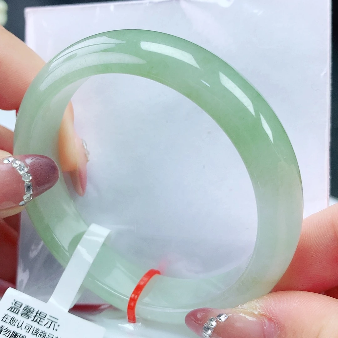 翡翠手镯未镶嵌54圈