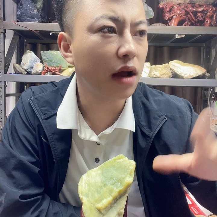 扬***未镶嵌蛇纹石玉珠宝奇石103