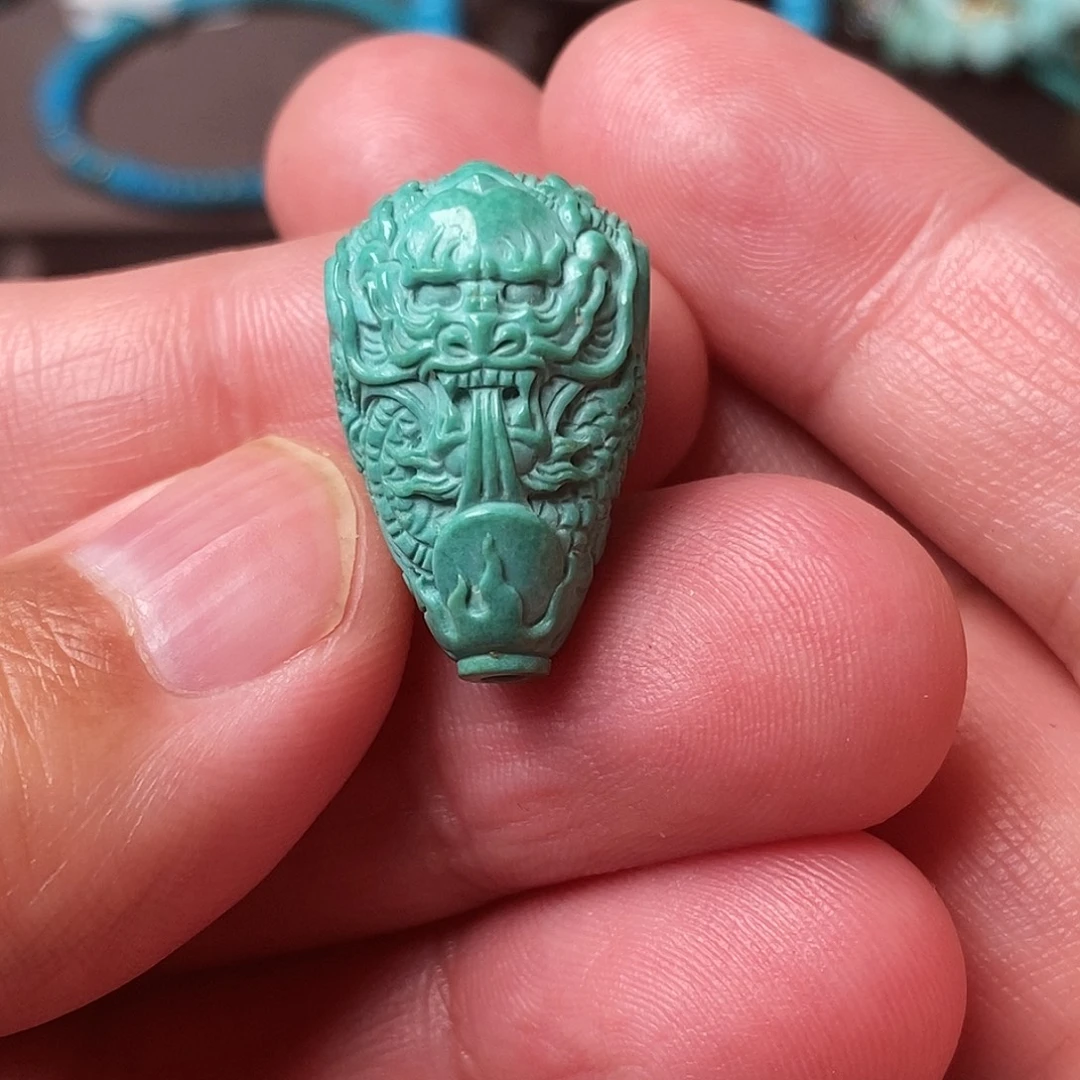 绿松石未镶嵌颈饰