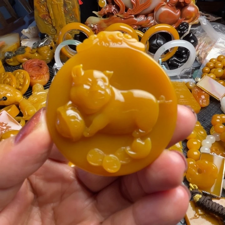 未镶嵌石英质玉（黄龙玉）颈饰