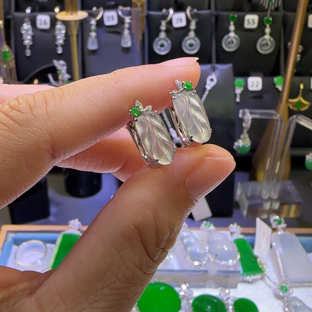 颈饰18K金镶嵌翡翠耳包