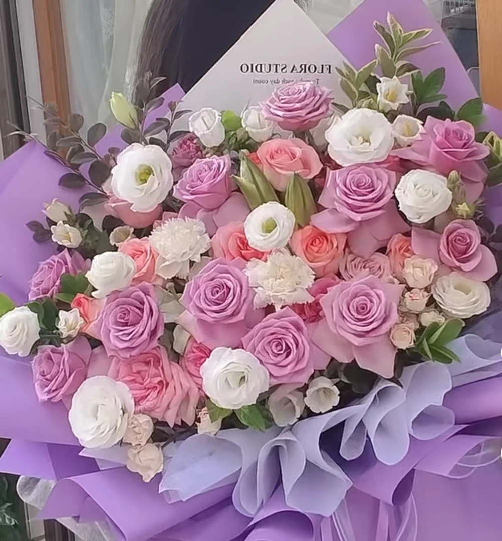 B5紫玫瑰10枝+洛神+艾莎+折射5支+洋桔梗+风铃+康乃馨+扶郎花20枝
