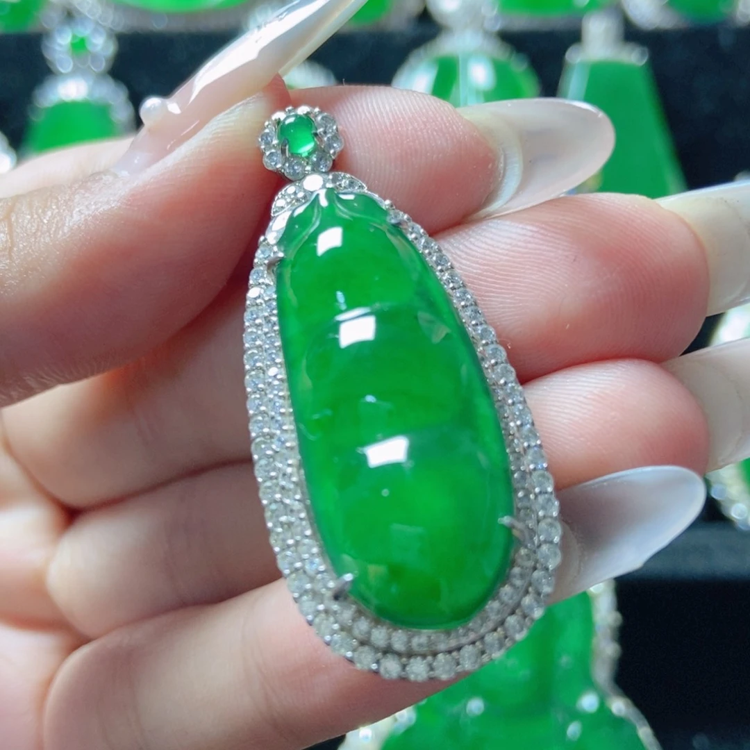 翡翠未镶嵌颈饰