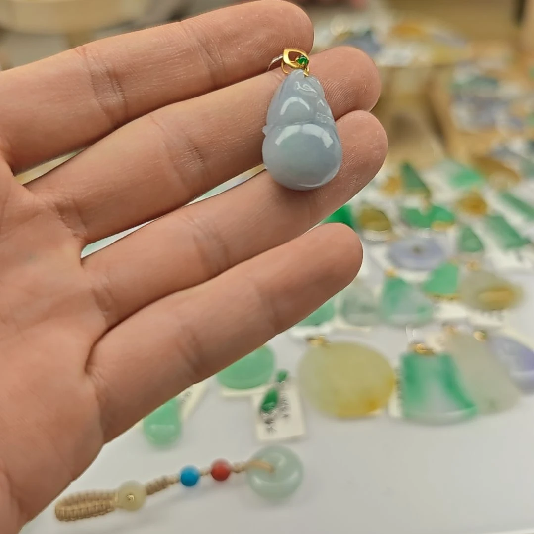 翡翠18K金镶嵌颈饰