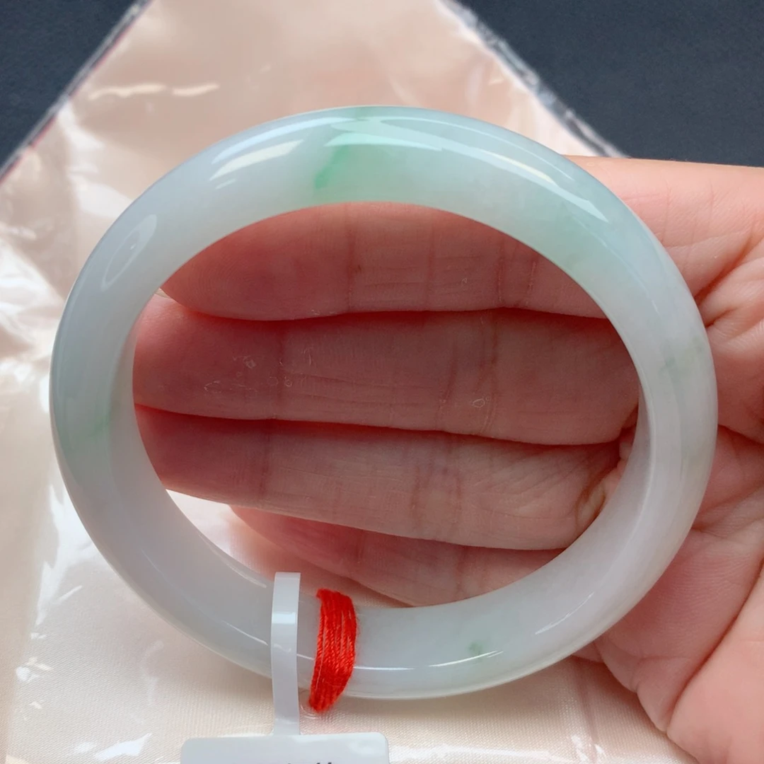 翡翠未镶嵌手镯59圈白底飘果阳绿花