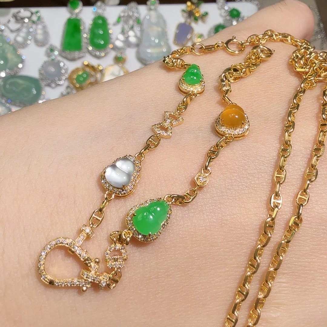 颈饰18K金镶嵌翡翠