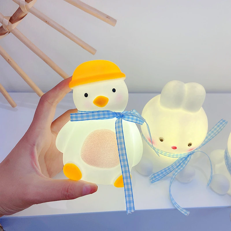 创意卡通搪胶鸭子可爱发光儿童玩具小夜灯水晶球台灯卧室床头灯