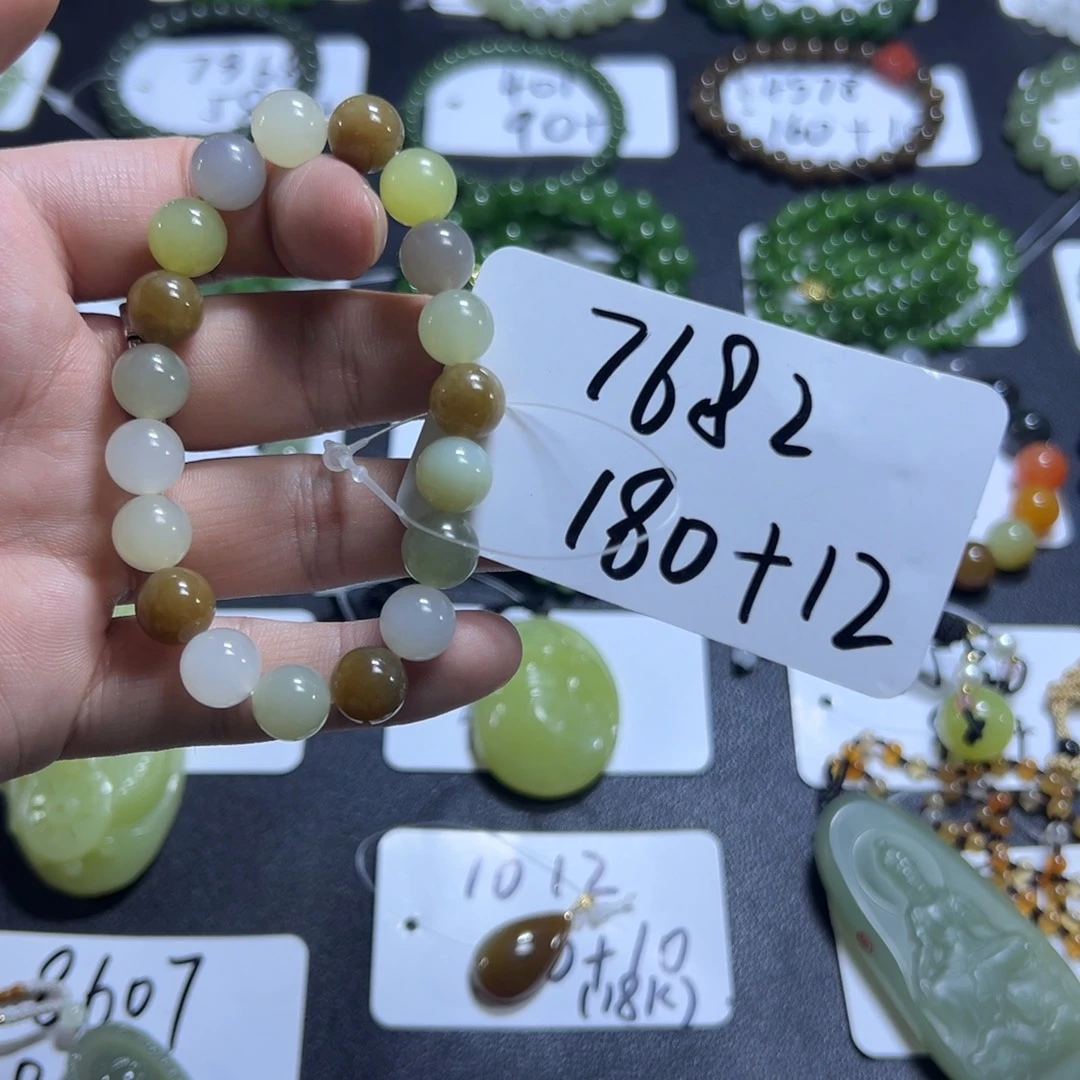 和田玉未镶嵌手串7682