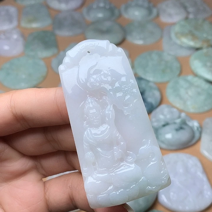 翡翠未镶嵌颈饰不动明王