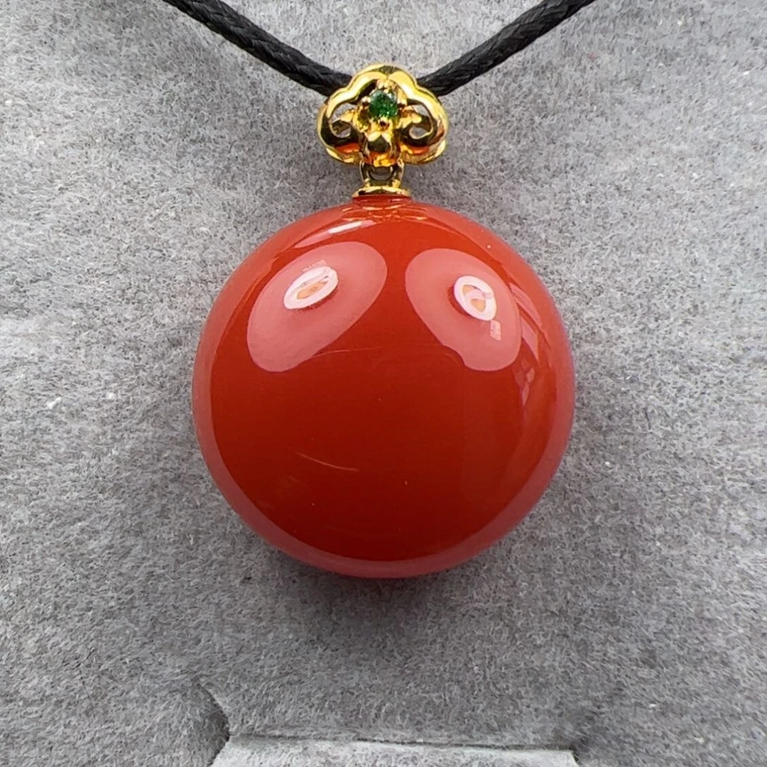 18K金镶嵌吊坠南红玛瑙