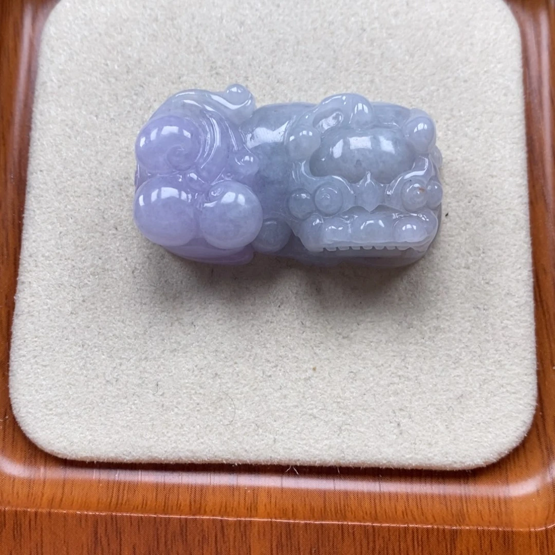 翡翠未镶嵌颈饰霸王貔貅