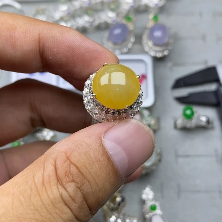 未镶嵌定制翡翠黄翡13.7mm