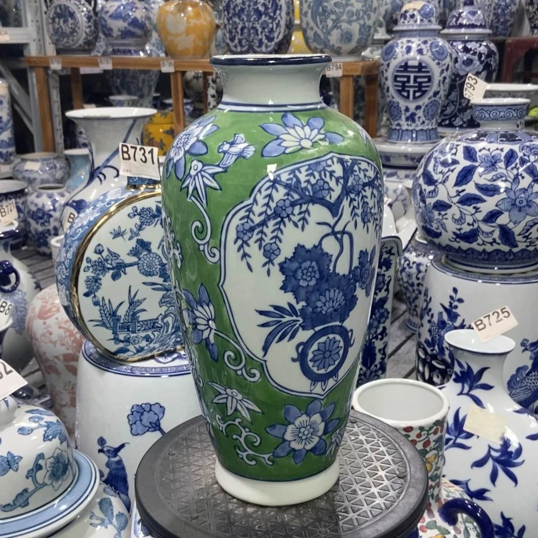 摆件花瓶手绘釉下彩