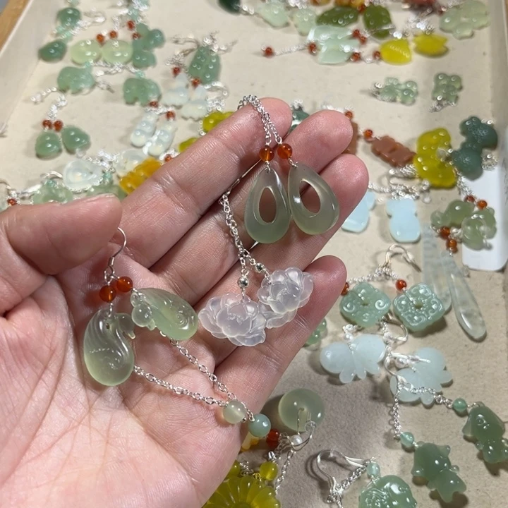 蛇纹石玉耳饰未镶嵌