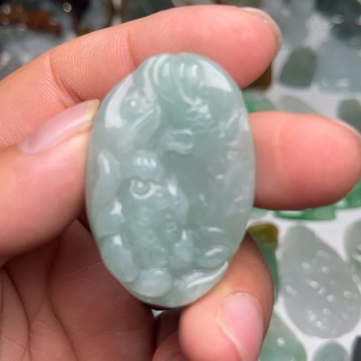 翡翠未镶嵌颈饰荷花鱼