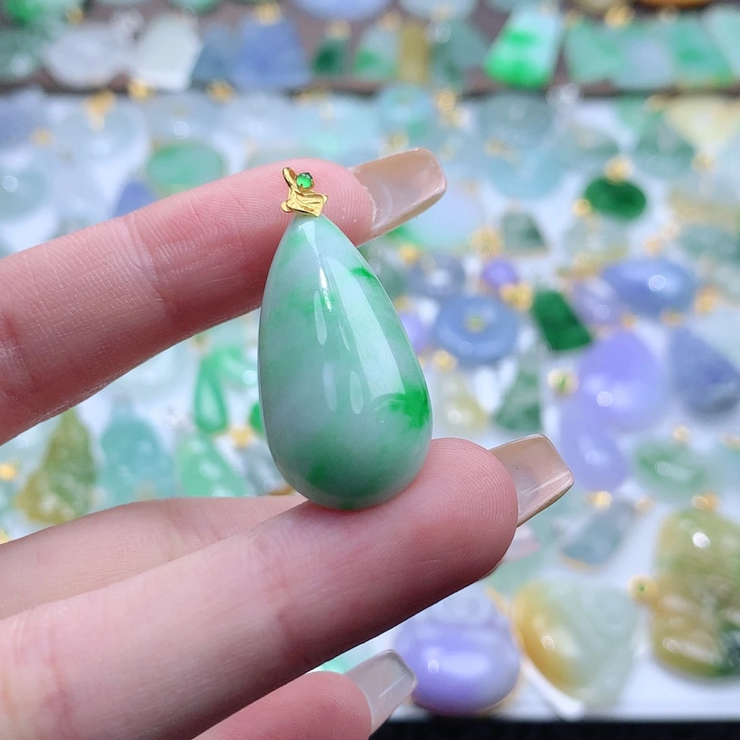 翡翠颈饰未镶嵌翡翠