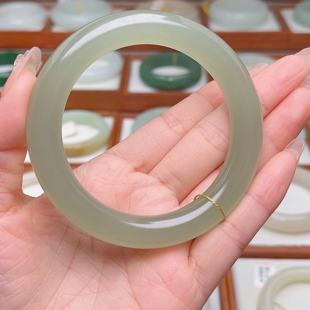 未镶嵌手镯和田玉60