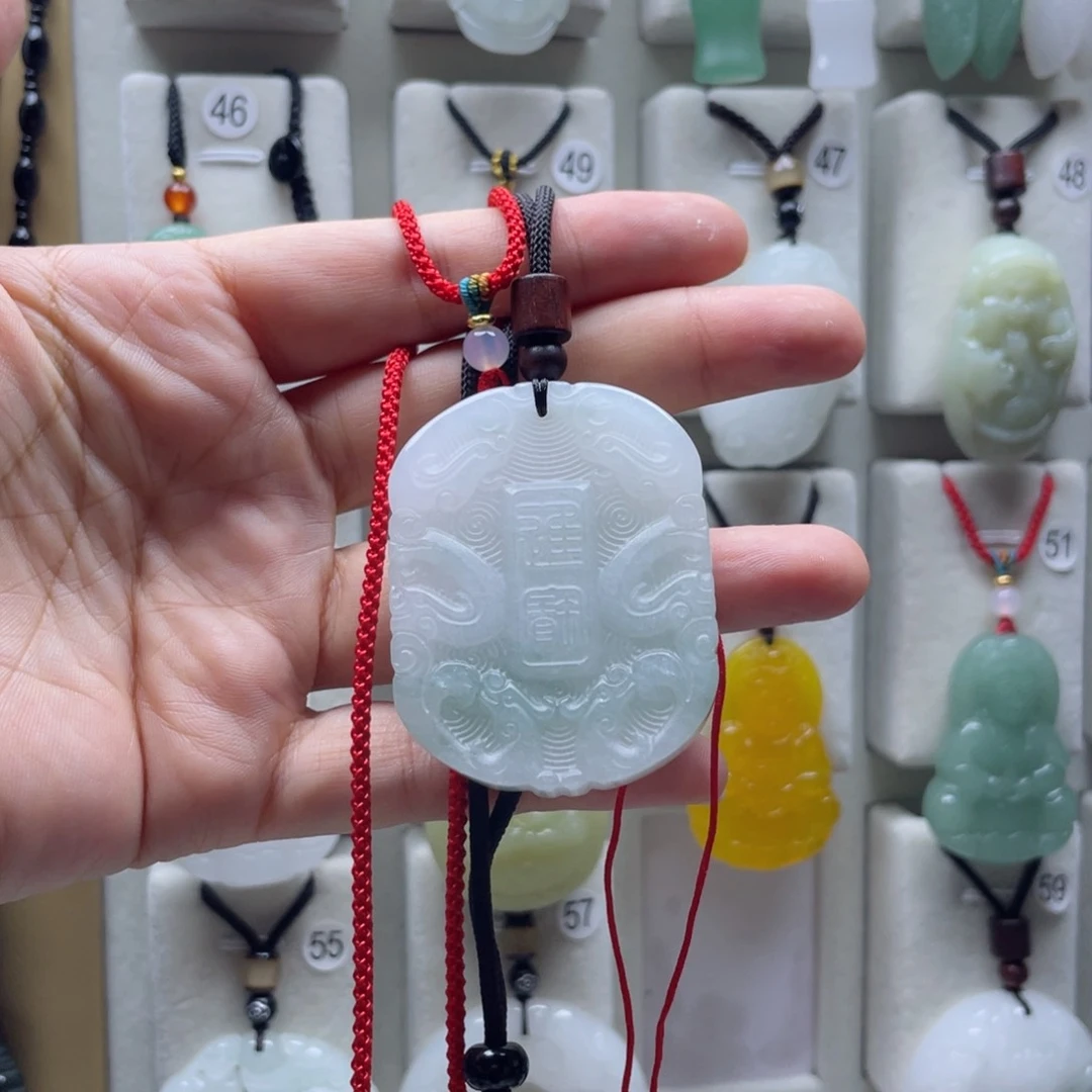 石英质玉（金丝玉）未镶嵌颈饰