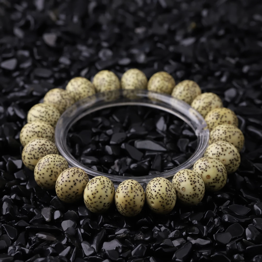 S8689-4  大尺寸原脂白微氧化星月菩提单圈文玩手串