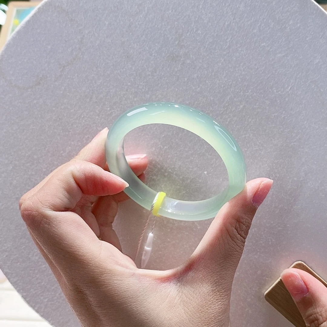 玛瑙/玉髓手镯未镶嵌52